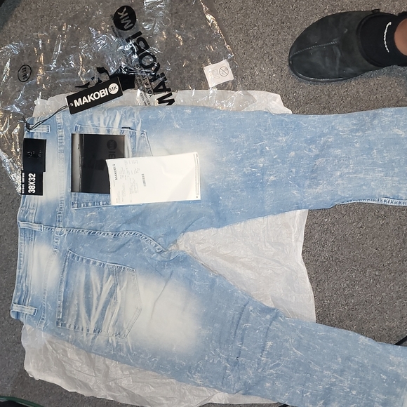 Jeans - Picture 2 of 3